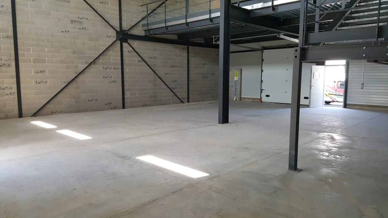 Atelier G2-33 brut, 7 m sous plafond, Garosud Montpellier
